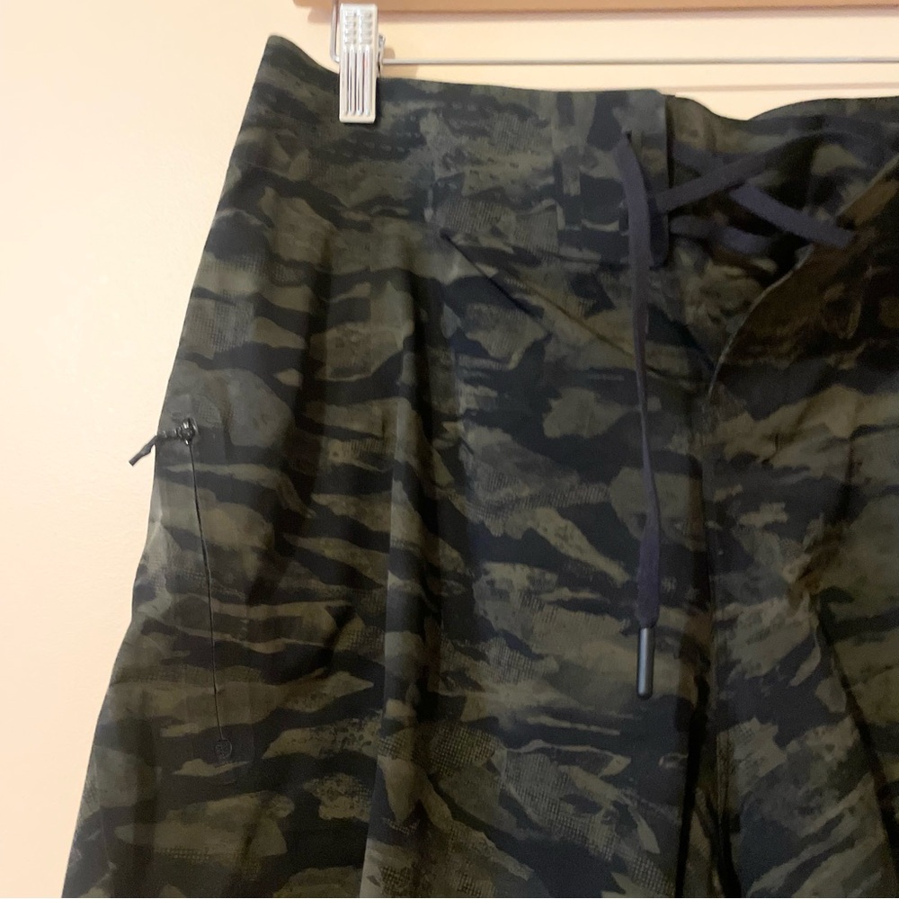 Lululemon Athletica Current State Short 9” Military Green - Picture 5 of 8